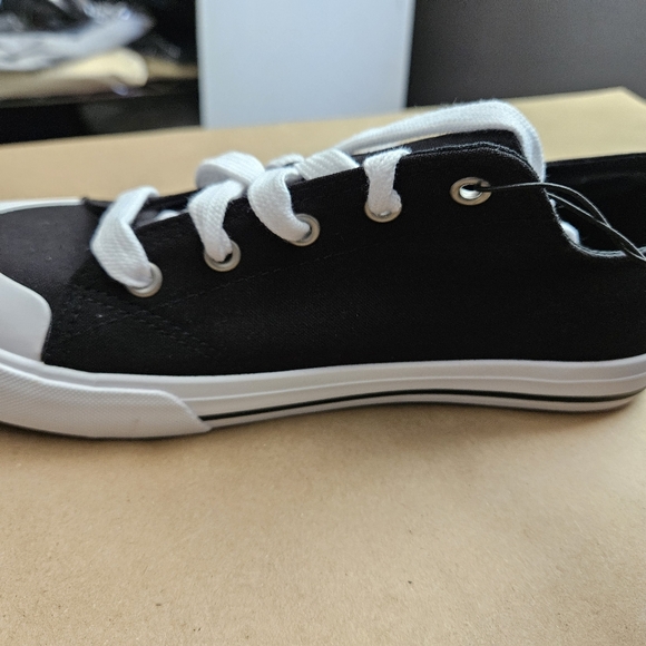 Shoe's size 6 boys nwt - Picture 4 of 9